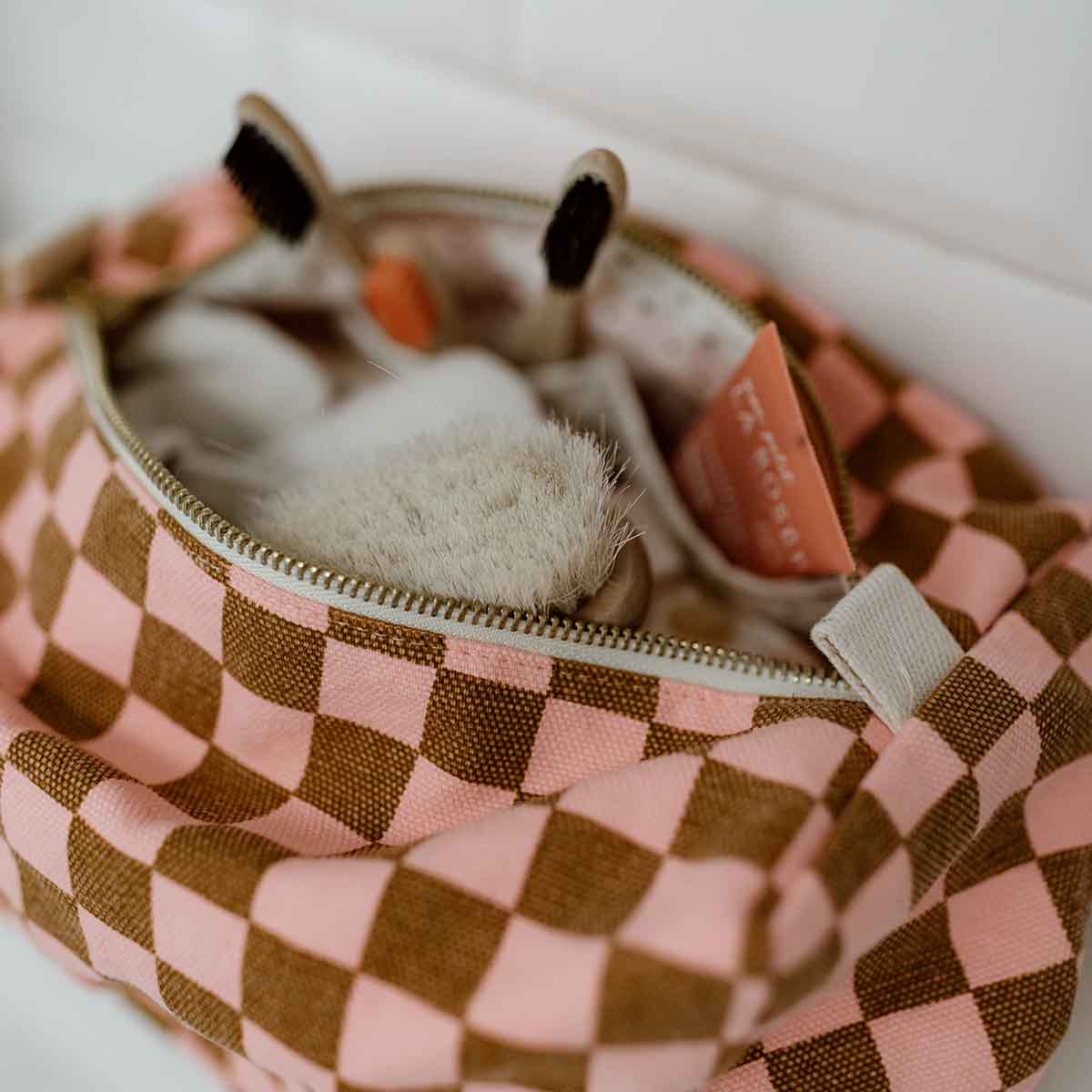 VIC TOILETRY BAG CHECKERBOARD STRAWBERRY